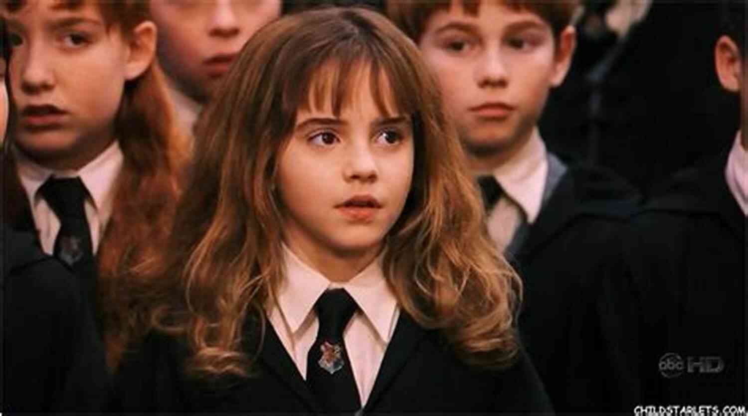 Emma Watson As A Child Playing With Toys In Her Room 101 Amazing Emma Watson Facts Jack Goldstein