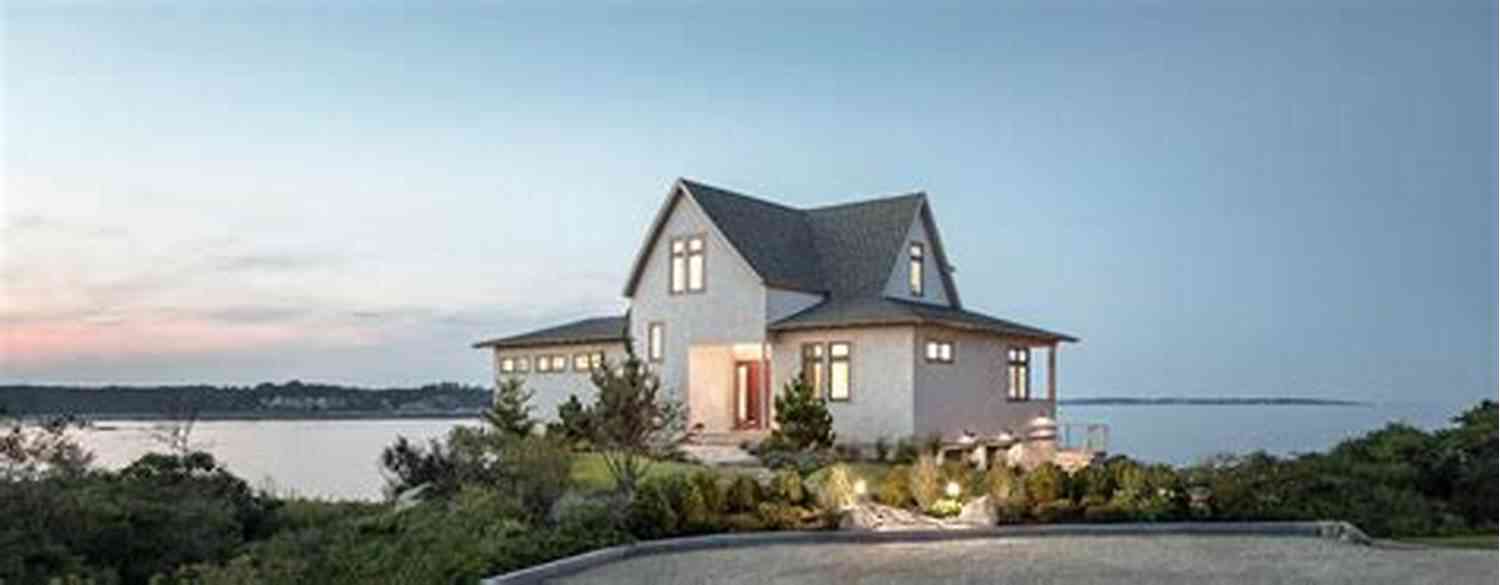 Stunning House On The Harbor Surrounded By Panoramic Coastal View House On The Harbor: A Birch Harbor Novel (Book 1)